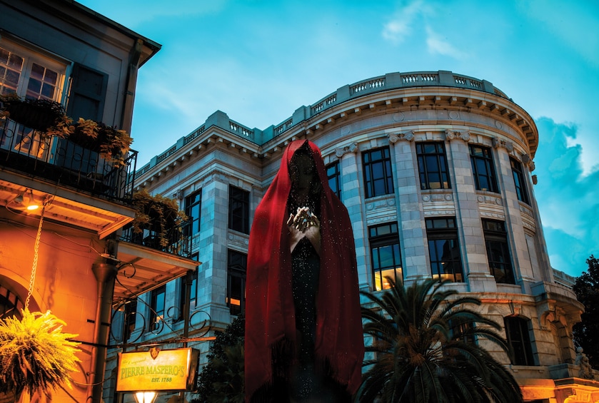 New Orleans Ghosts & Spirits Nighttime Walking Tour