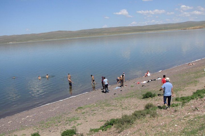 Ugii lake