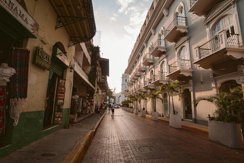 #1 Walking Tour of Casco Viejo Panama with Lunch included 