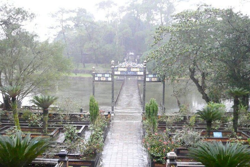 Hue Private Guided Tombs and Thien Mu Pagoda Tour