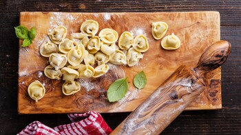 Lezione di preparazione della pasta a Bologna a casa di una persona del pos...