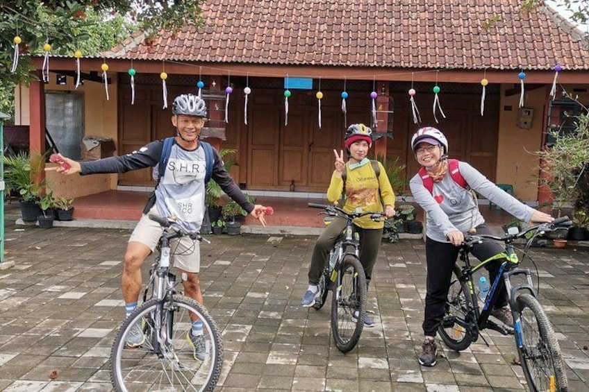 Borobudur Temple and Candirejo Village Tour with Dokar or Cycling