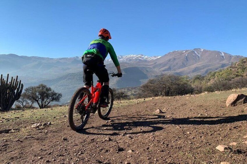 Private Guided Mountain Bike tour in E-Bike from Santiago in the Andes