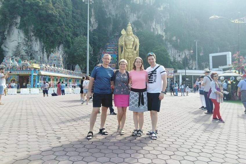 4 in 1 Nature Trip to Batu Caves, Firefly, Waterfall & Hotspring Trip