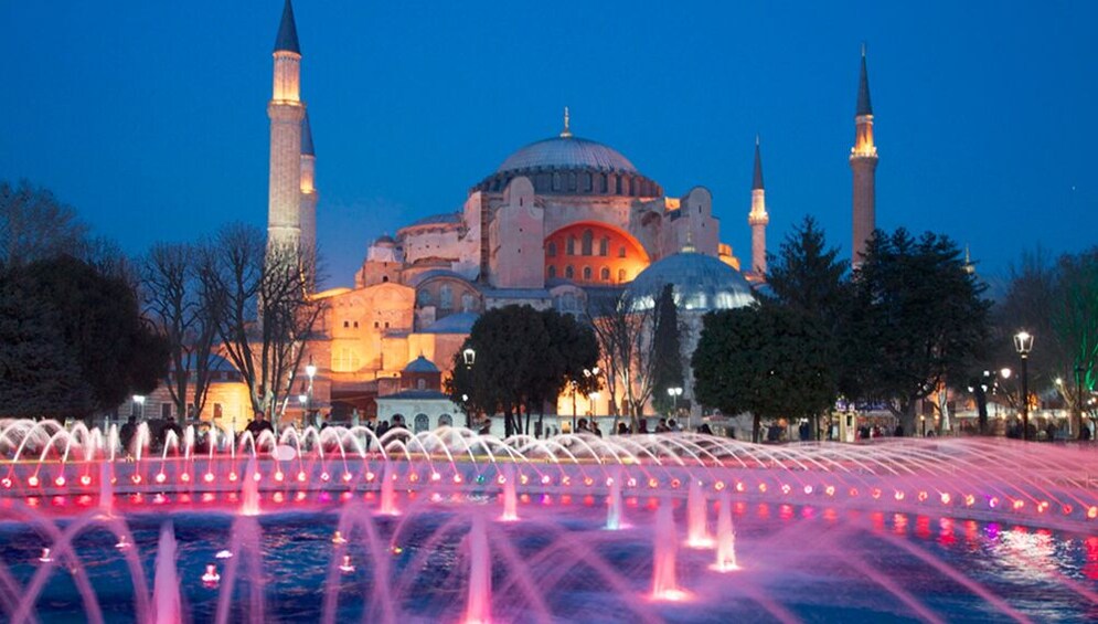 Skip-the-Line Hagia Sophia & Grand Bazaar Small-Group Tour