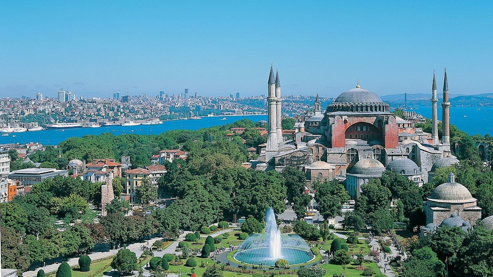 Carregar foto 4 de 5. Overhead view of Hagia Sophia in Istanbul