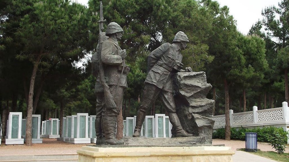 Statue at Çanakkale Martyrs' Memorial