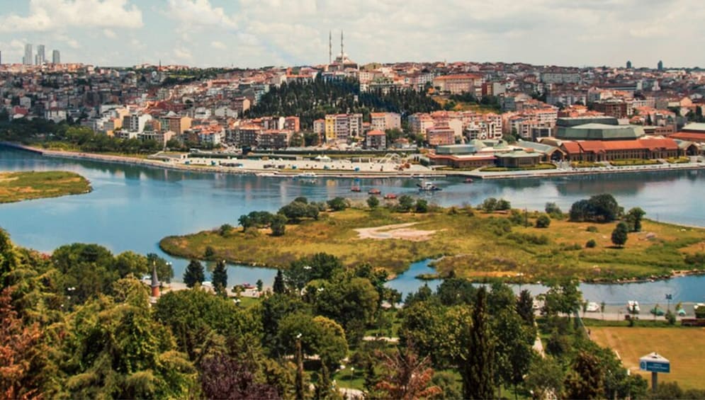 Small-Group Golden Horn Tour: Eyüp Sultan Mosque & Tomb