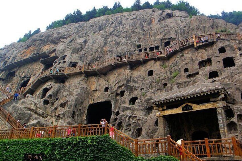 Longmen Grottoes