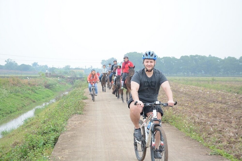 Cycling to Bat Trang Pottery and Thanh Tri Villages