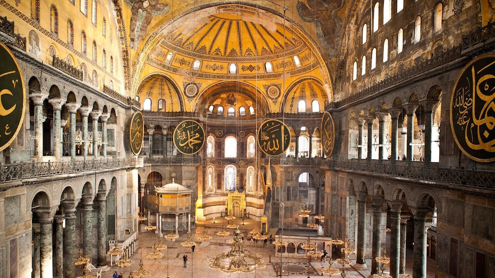 Charger l’élément 1 sur 10. Inside the Hagia Sophia Basilica in Istanbul Turkey