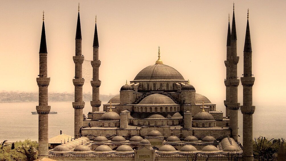 Charger l’élément 3 sur 10. Sultan Ahmed Mosque in Istanbul