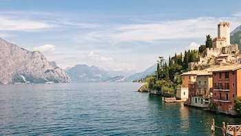 Lake Garda, Sirmione & Desenzano Full-Day Trip by Train