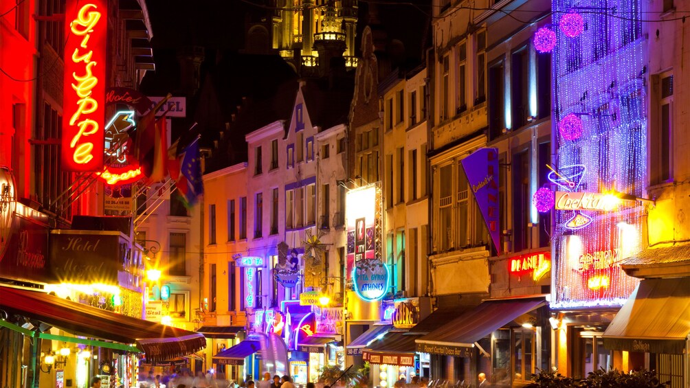 Apri foto 4 di 9. Brussels nightlife and city lights in Brussels