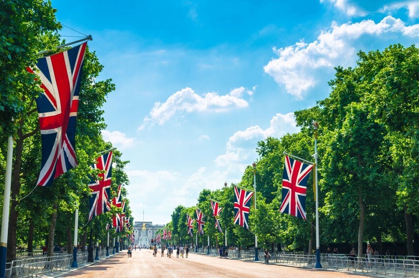 St Paul's Cathedral, Buckingham Palace & Changing of the Guard