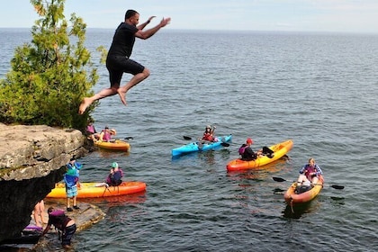 Cave Point Kayak Tour