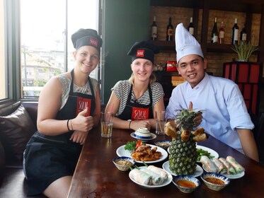 Clase de cocina de medio día en Saigón con visita al mercado