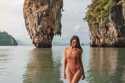 James Bond Island in barca con canoa