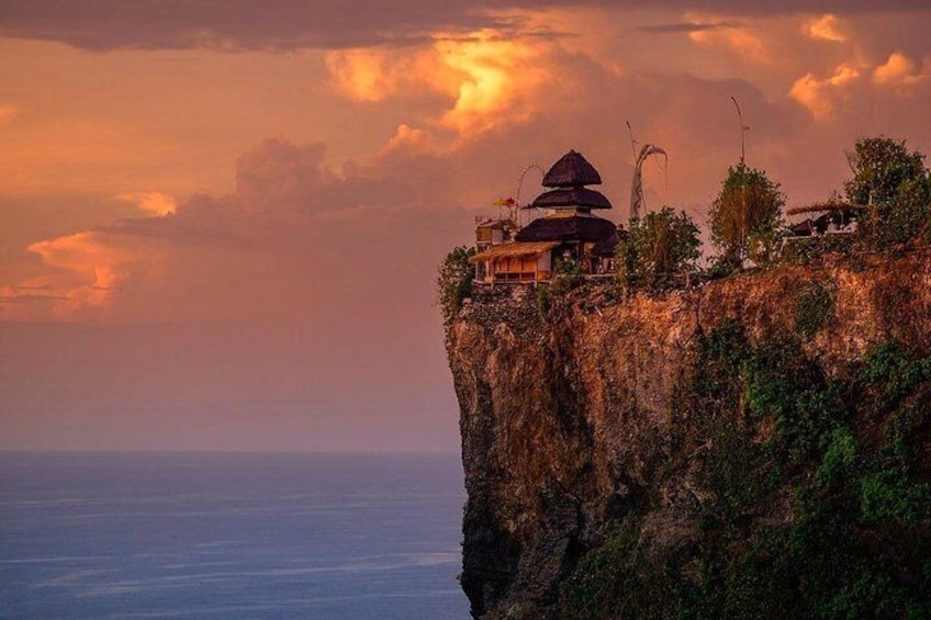Uluwatu Temple & Kecak Fire Dance Show (Include All Tickets)