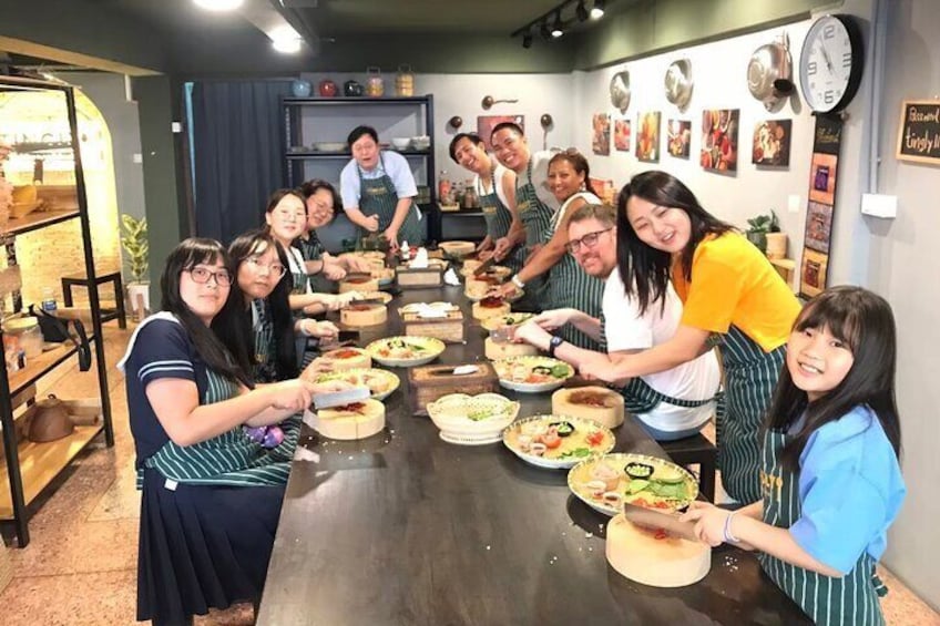 Evening class at Tingly Thai cooking school