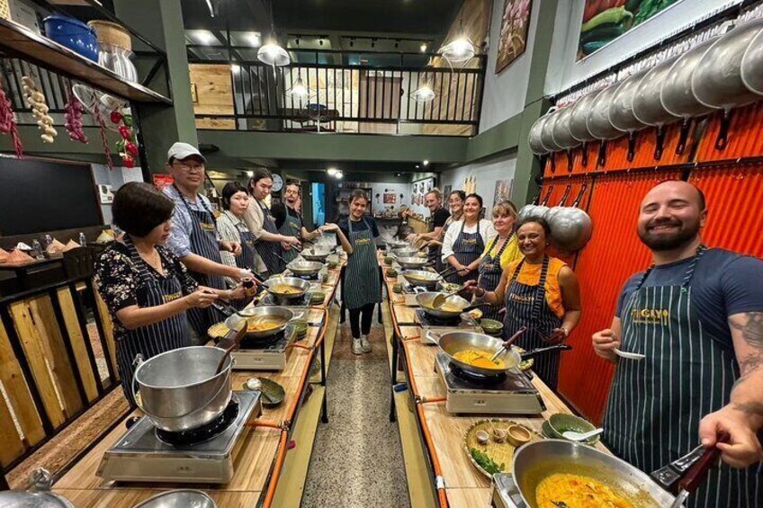 Evening class at Tingly Thai cooking school