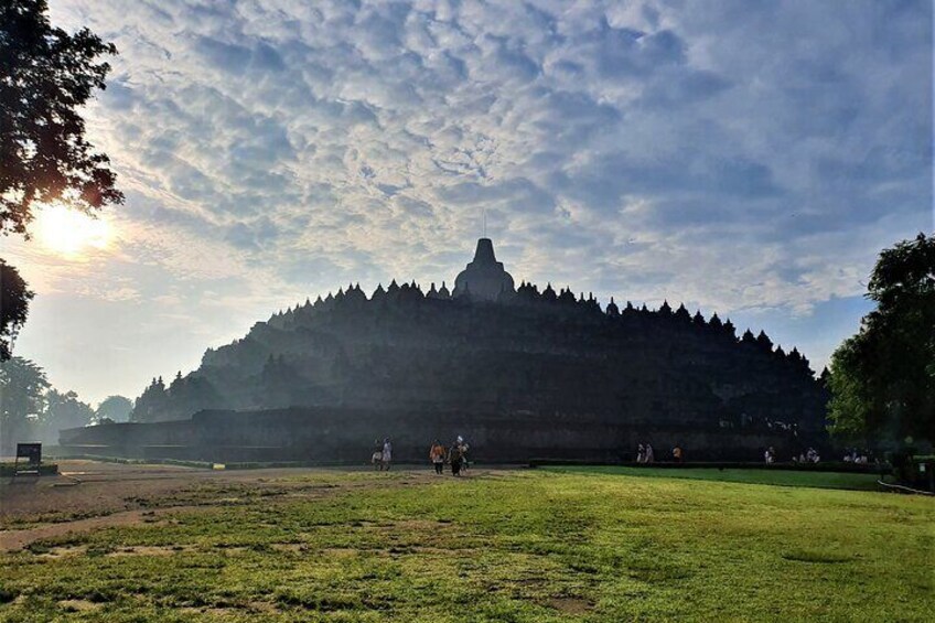 Punthuk Setumbu Sunrise and Borobudur Temple in Private Tour