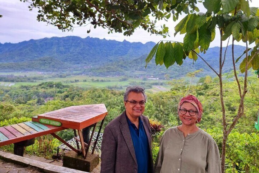 Punthuk Setumbu Sunrise and Borobudur Temple in Private Tour