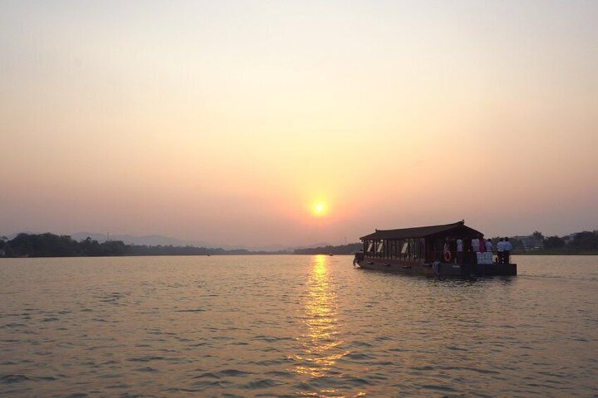 Dinner cruise on Perfume river and Forbidden city visit 