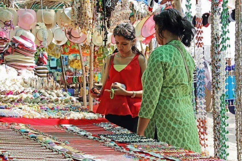 Bustling Markets of Delhi (Guided Half Day Shopping Tour)