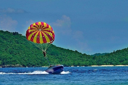 Raya & Coral Islands + Parasailing Tour by Speed Boat with Lunch