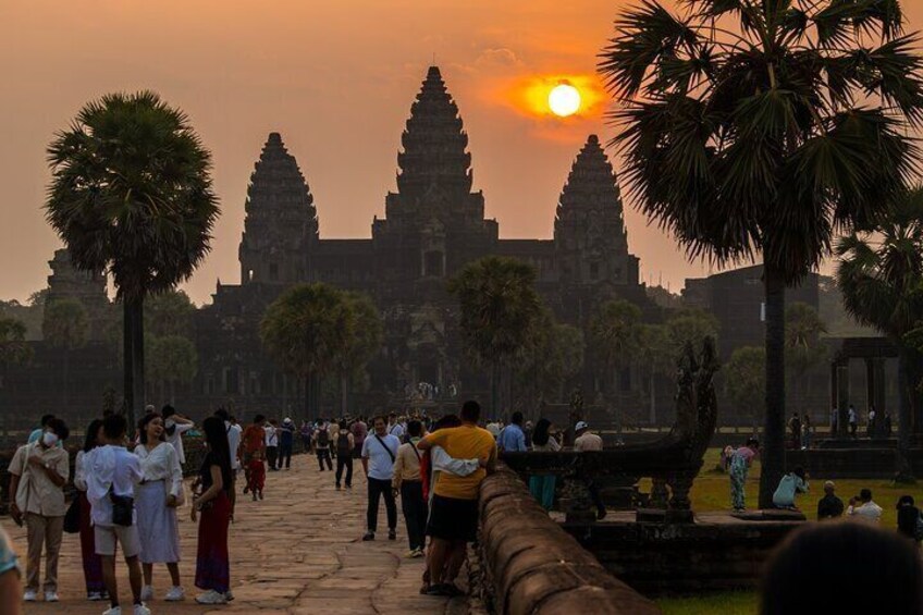 Angkor Wat Sunrise Private Guided Tour - Inclusive Breakfast 