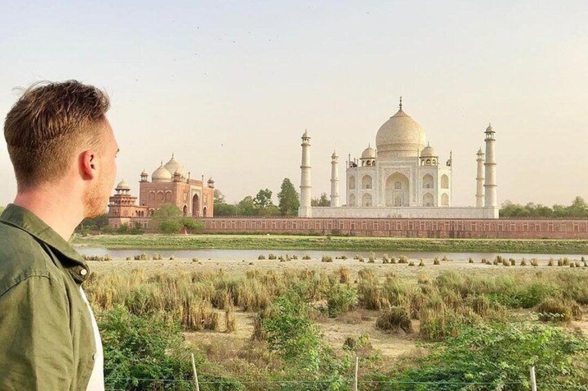 All Inclusive: Private Taj Mahal Tour from Delhi by Car 