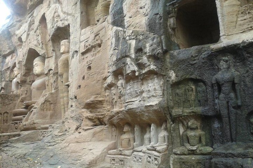 Statues around the Gwalior Fort