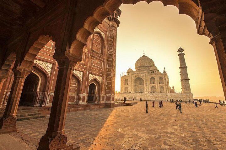 Same day Taj Mahal and Agra fort tour from Bangalore