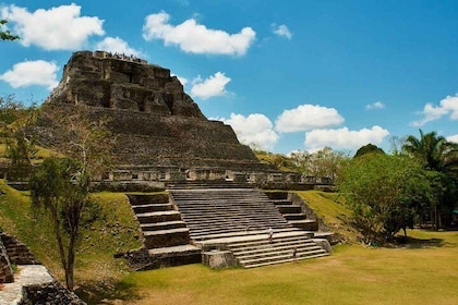 Privat Xunantunich Maya Ruin med lokal lunsj fra Belize City