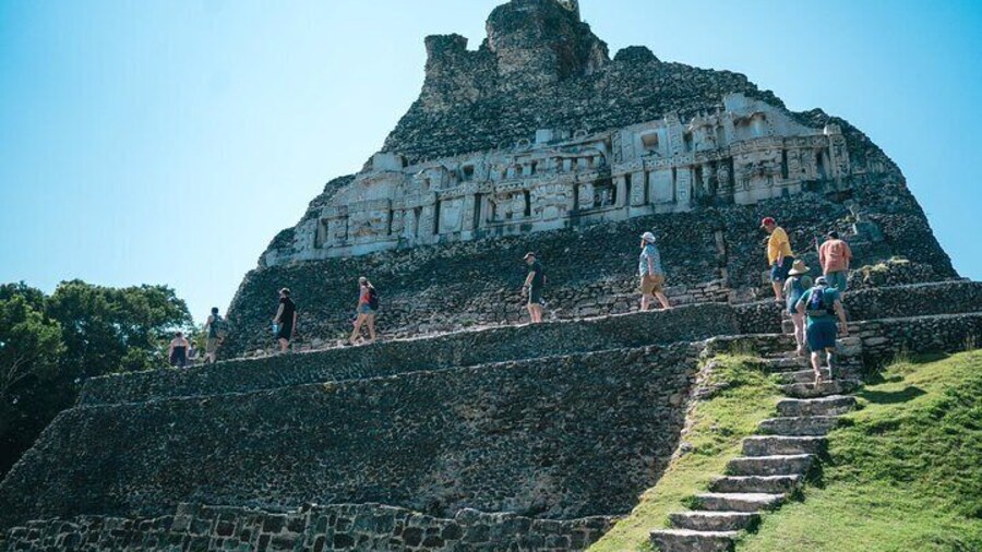 Xunantunich Mayan Ruin and Blue Hole Combo Tour