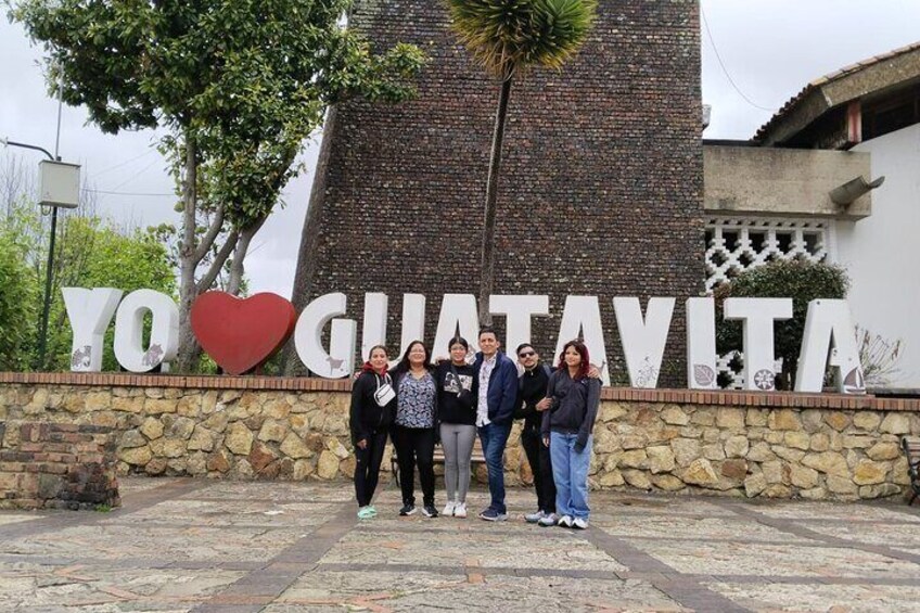sign Guatavita at town