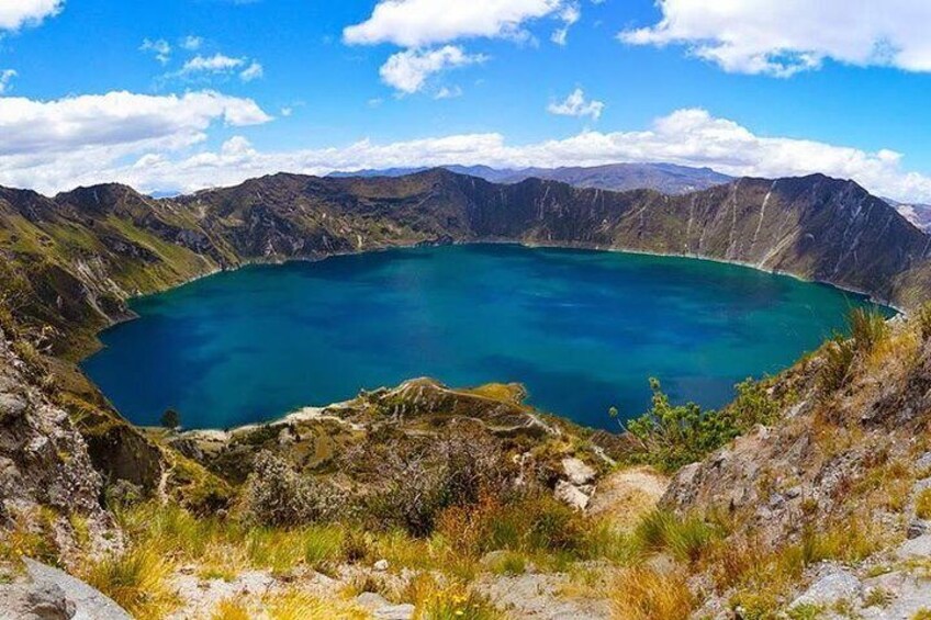 DAY 2: LIVE THE QUILOTOA CRATER LAKE