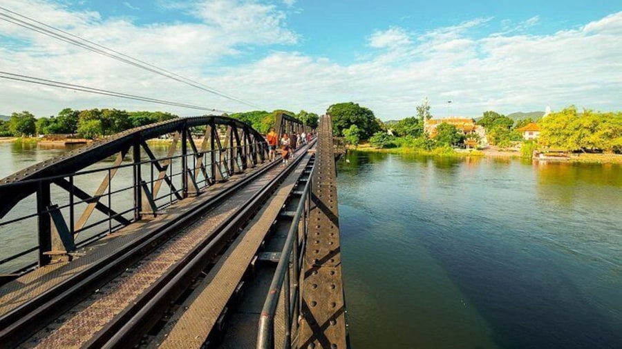 Private Tour: Kanchanaburi Local Thai Life and City Discovery