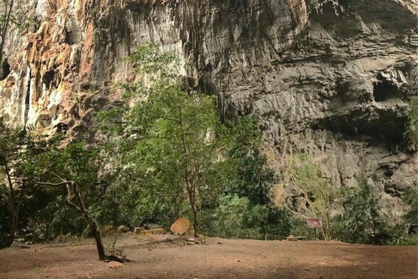 Private Tour: Trekking Kanchanaburi Forest to Tham Than Lod