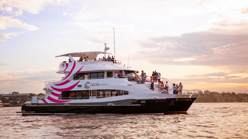 SYDNEY HARBOUR ALL-INCLUSIVE DINNER CRUISE