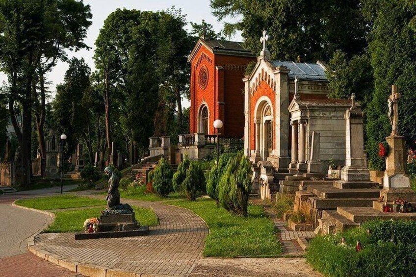 2-Hour Lviv Lychakiv Cemetery Private Tour