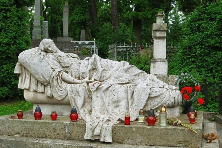 2-Hour Lviv Lychakiv Cemetery Private Tour