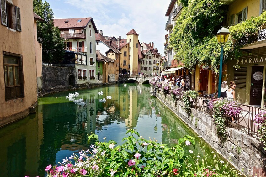 Geneva city and Annecy Private Guided Tour
