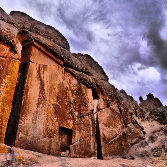 Private tour to Aramu Muru and Chucuito 