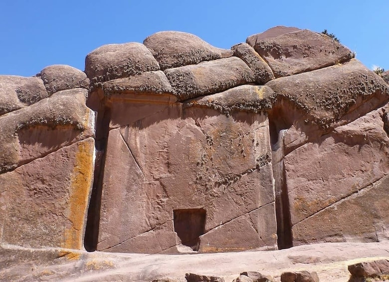 Private tour to Aramu Muru and Chucuito