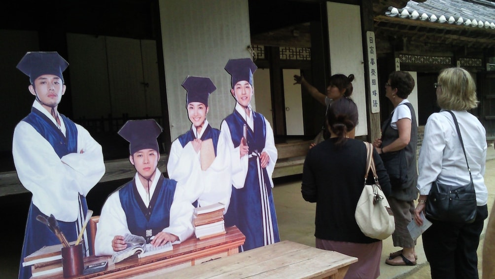 正在顯示第 1 張相片,共 5 張。 Group on the Guided tour of filming locations of My Love from the Star in Gyeonggi-do