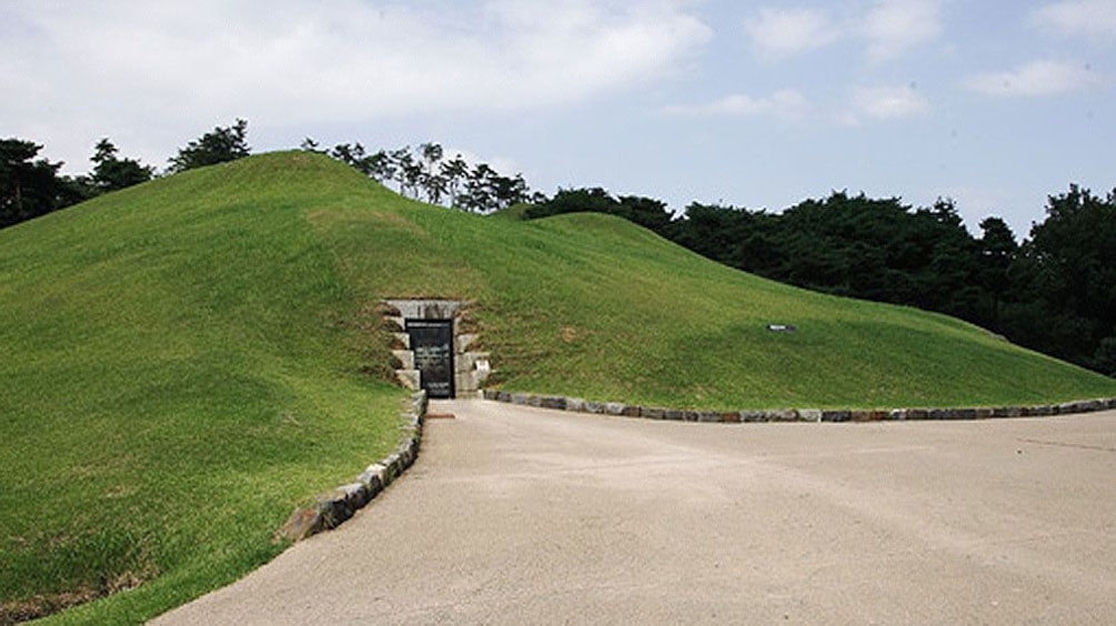 Show item 3 of 5. View outside the Gongju National Museum in Gongju