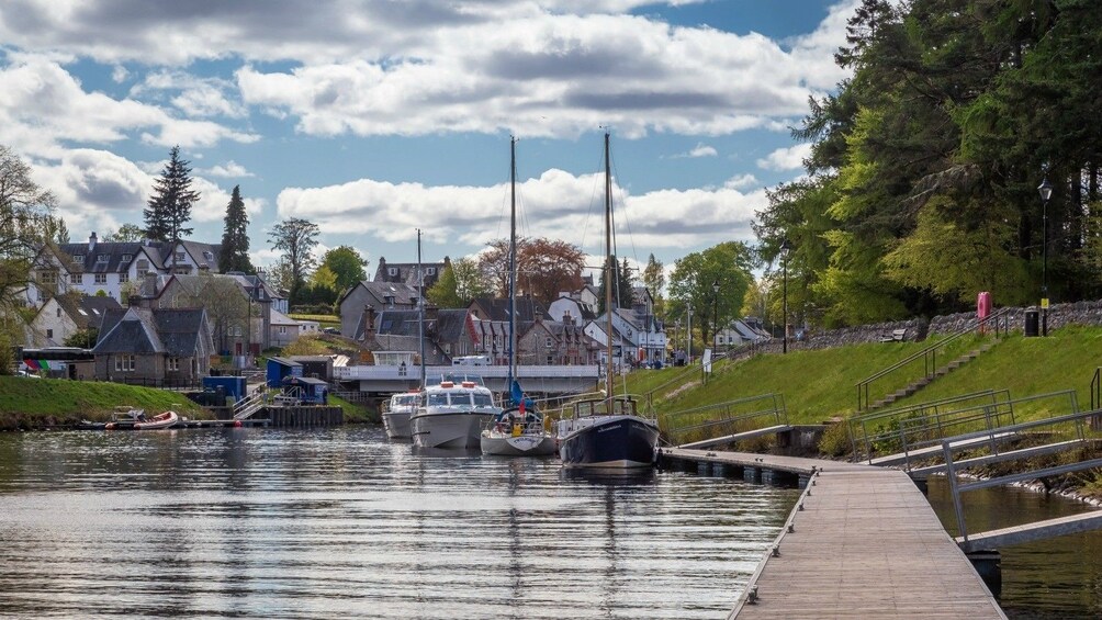 Loch Ness Explorer Full-Day Tour with Packed Lunch