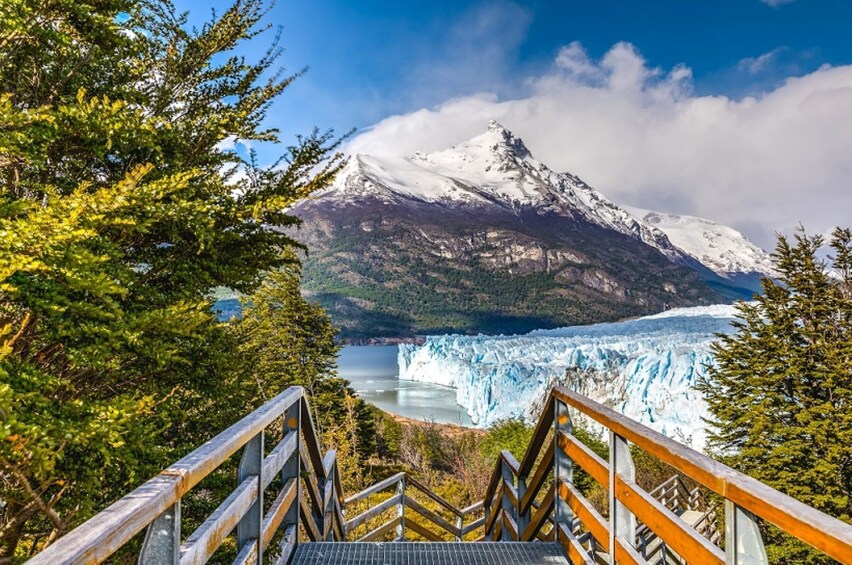 Unesco Jewels: The Famous Perito Moreno Glacier with navigation